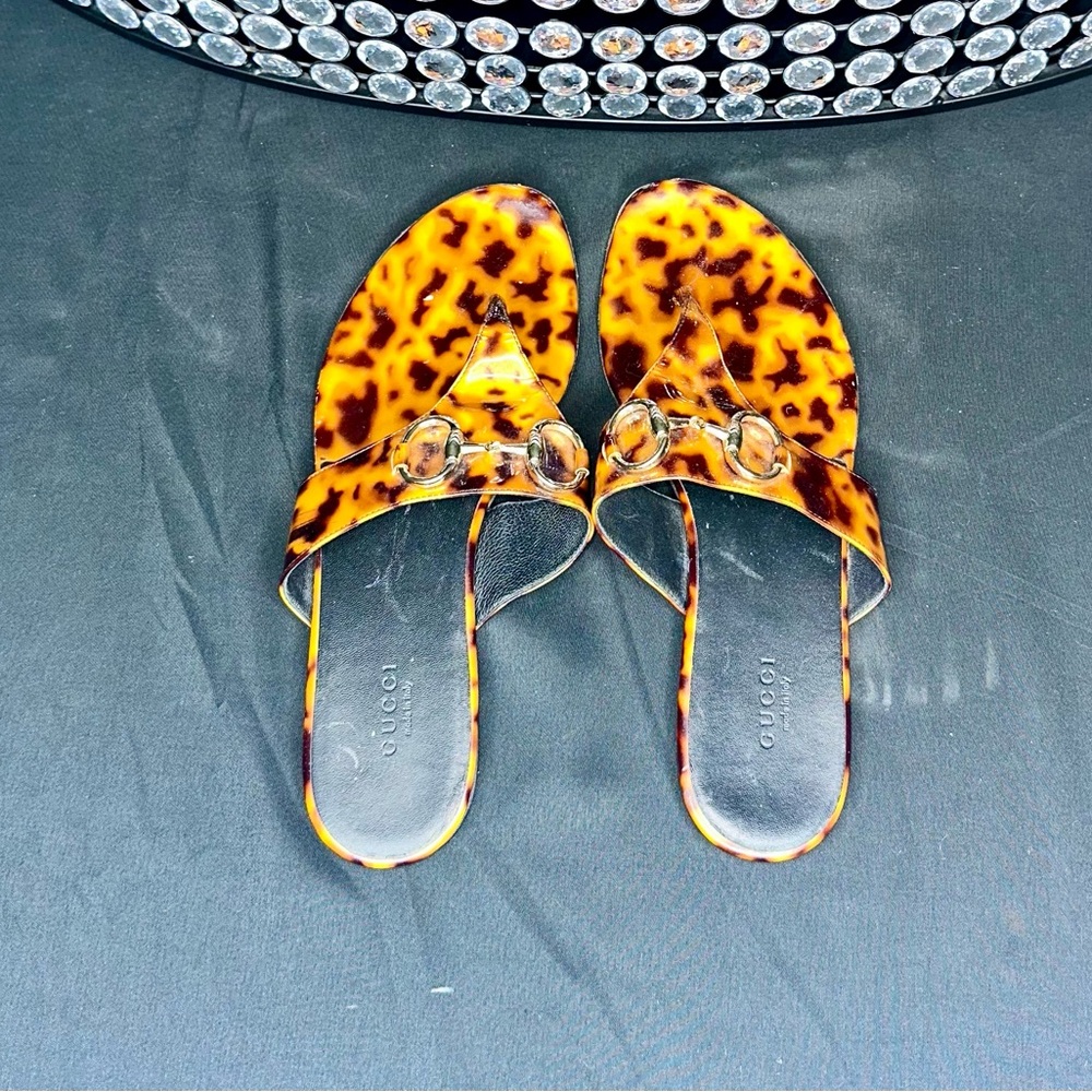 Gucci Tortoise Shell Patent Leather Horsebit Thong Sandals, Size 9 - Picture 10 of 11